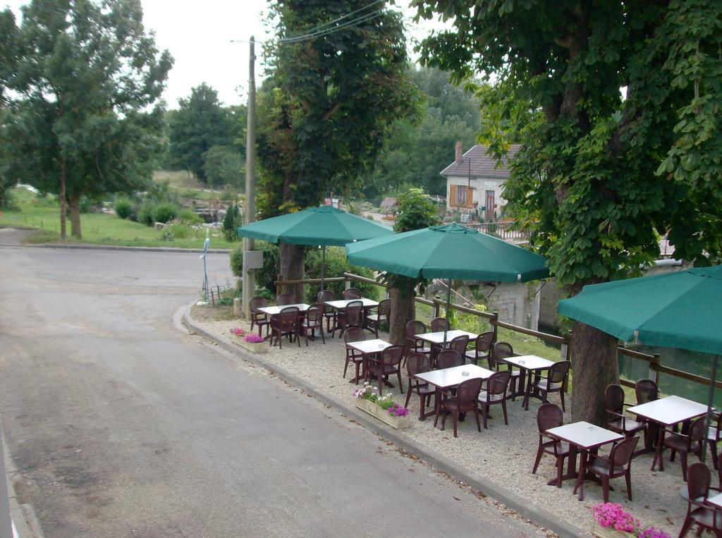 Hotel-Restaurant De L'Ecluse 79 Chassignelles Exterior photo